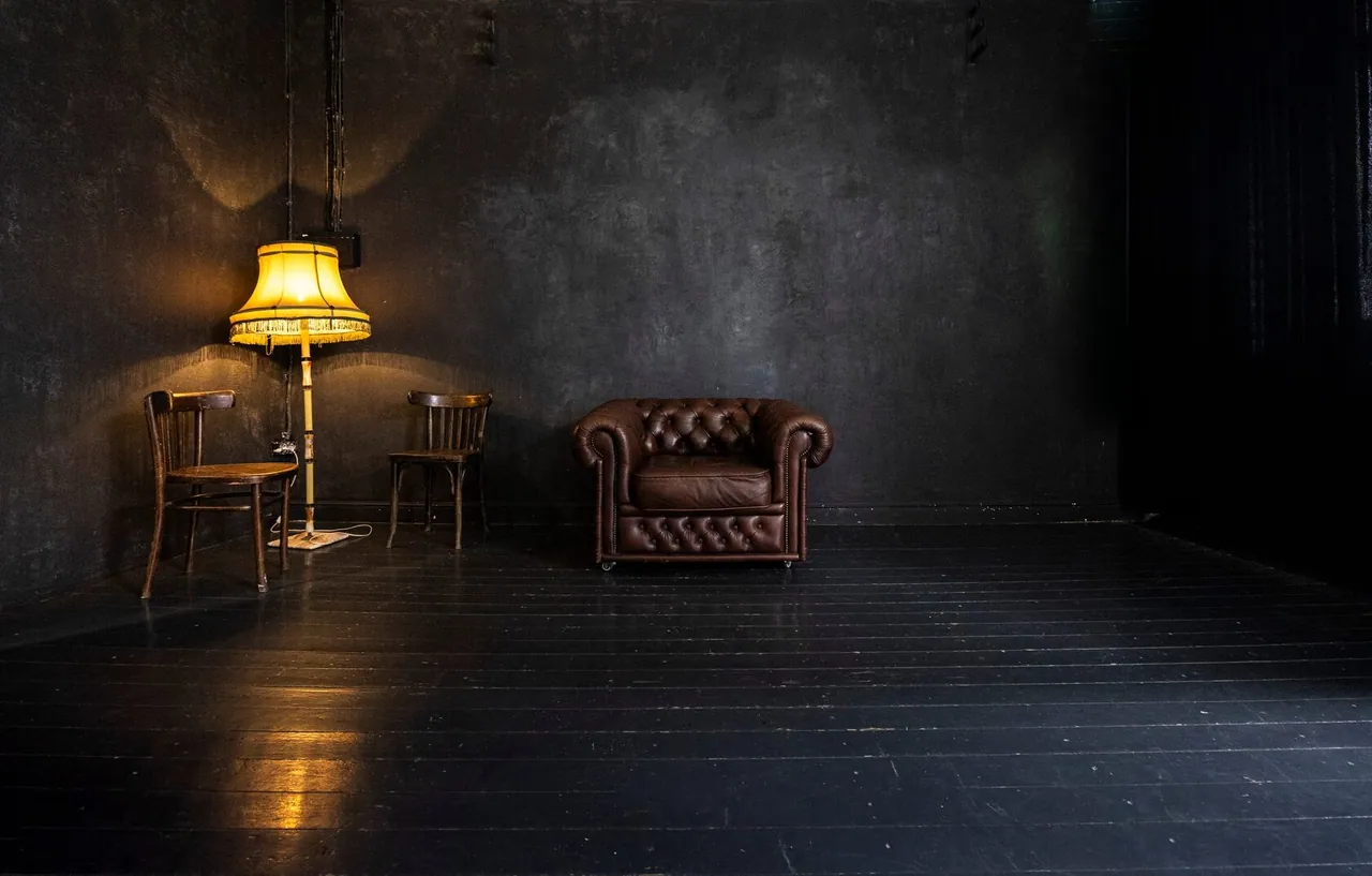 ПроСвет — Чёрная фактурная стена